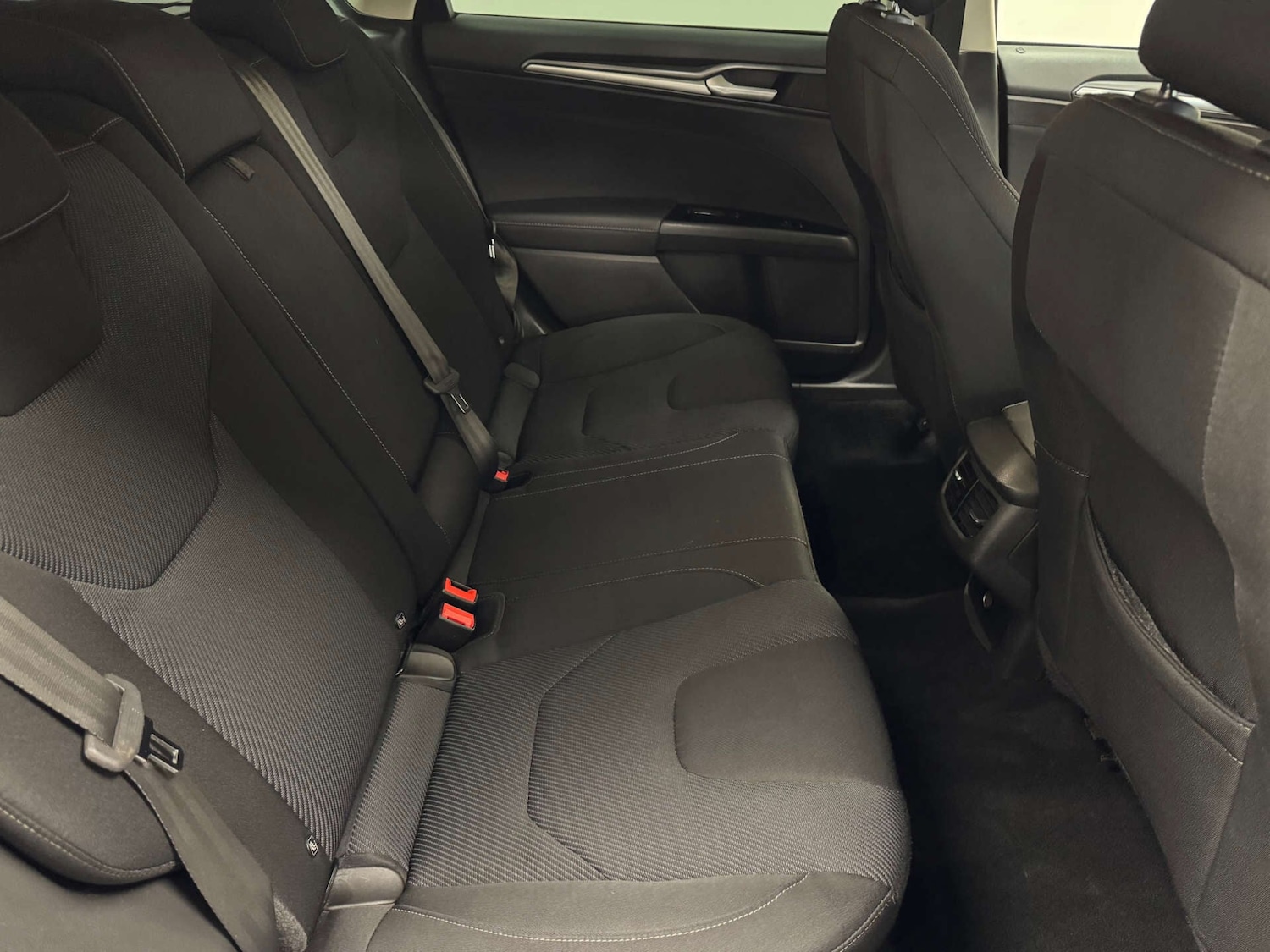 Used Ford Mondeo 2017 for sale - 77145110: Photo 32