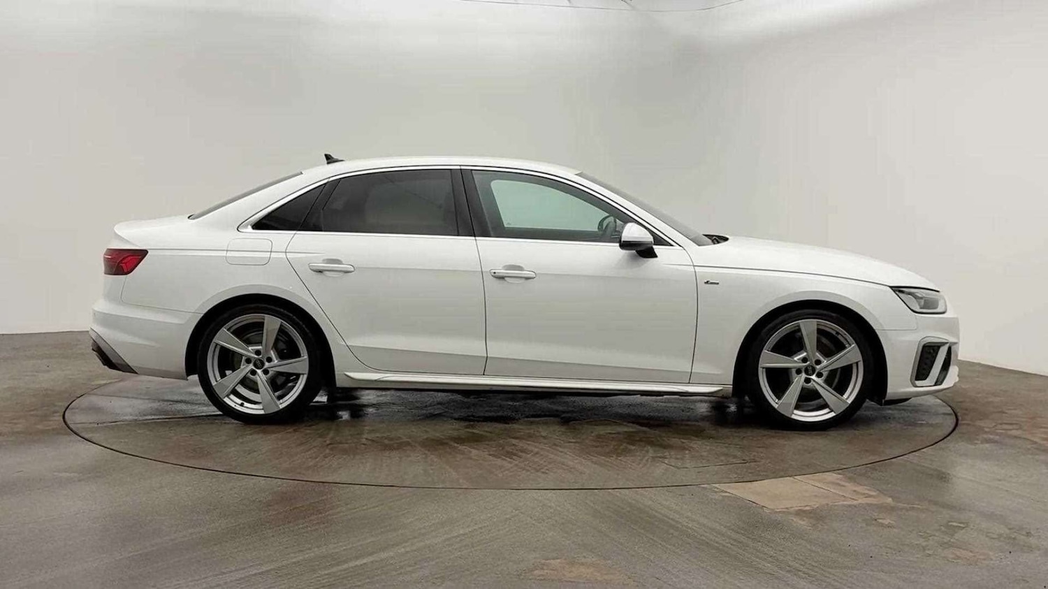 Used Audi A4 2022 for sale - 77179581: Photo 2