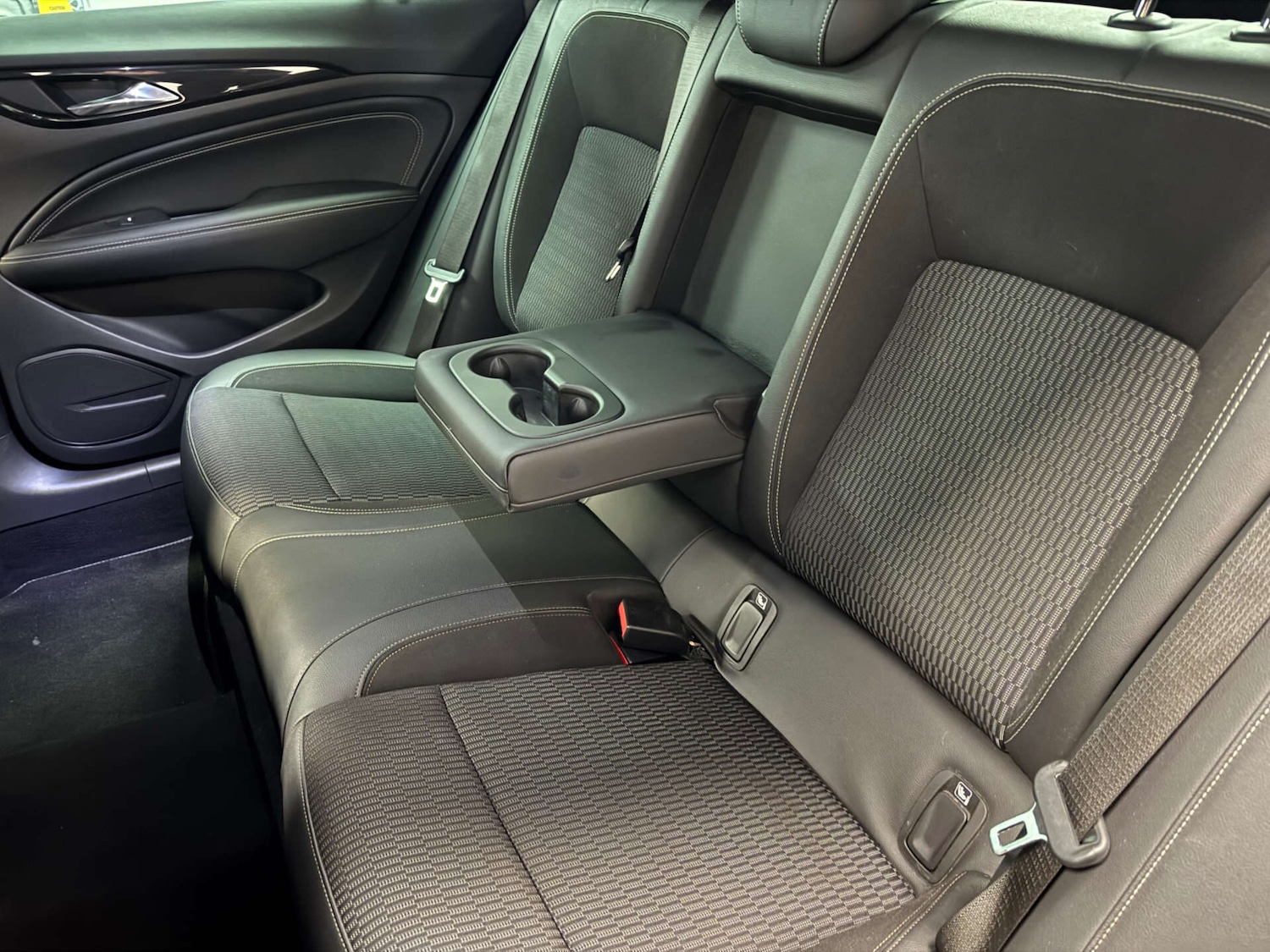 Used Vauxhall Insignia 2017 for sale - 77137075: Photo 22