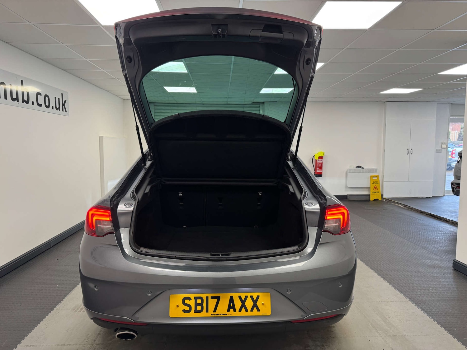 Used Vauxhall Insignia 2017 for sale - 77137075: Photo 27