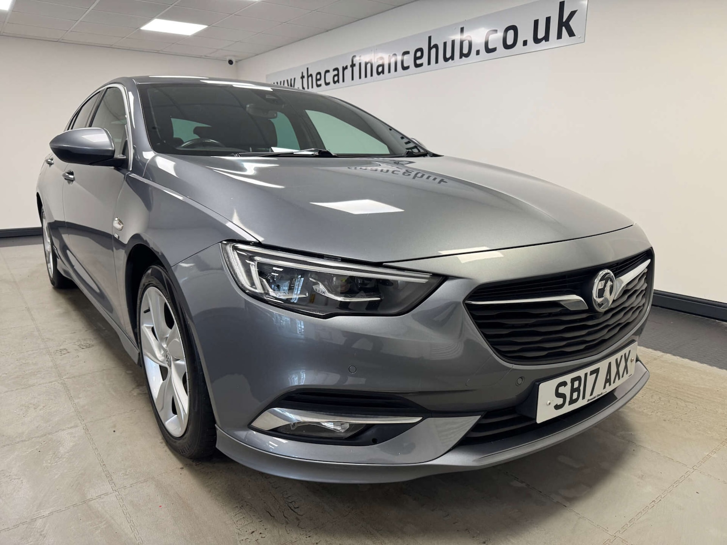 Used Vauxhall Insignia 2017 for sale - 77137075: Photo 4
