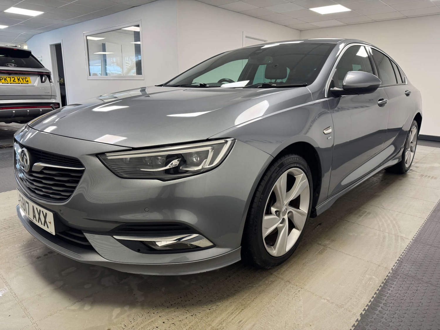 Used Vauxhall Insignia 2017 for sale - 77137075: Photo 6