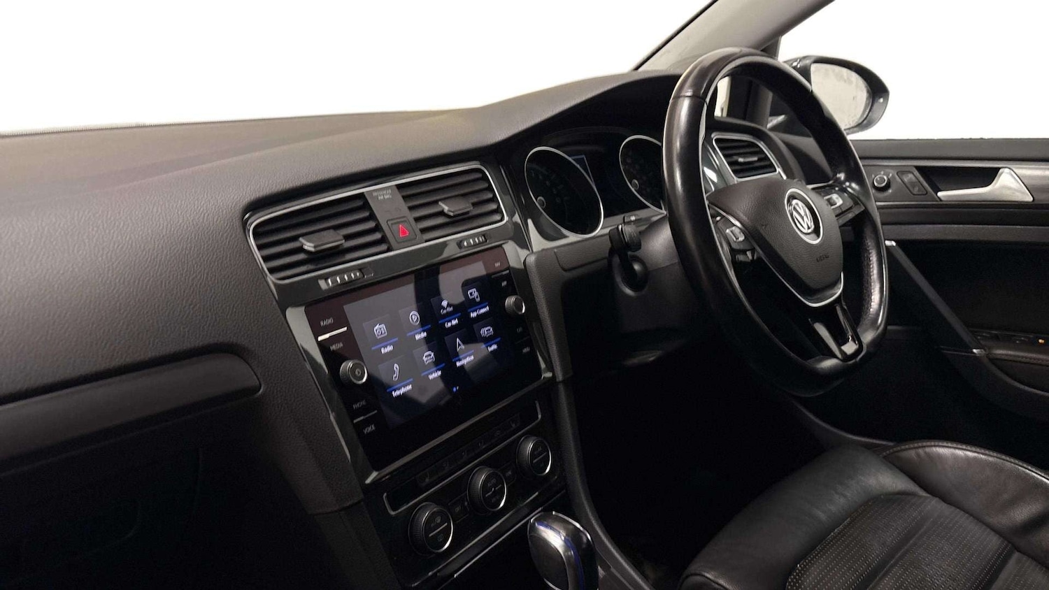Used Volkswagen Golf 2019 for sale - 77270823: Photo 2