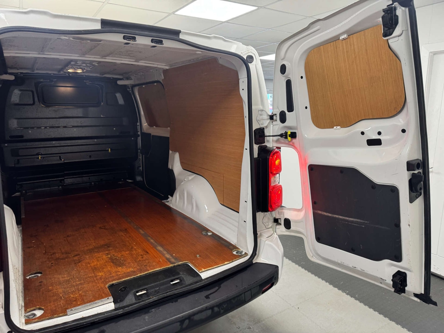 Used Vauxhall Vivaro 2021 for sale - 77145112: Photo 25