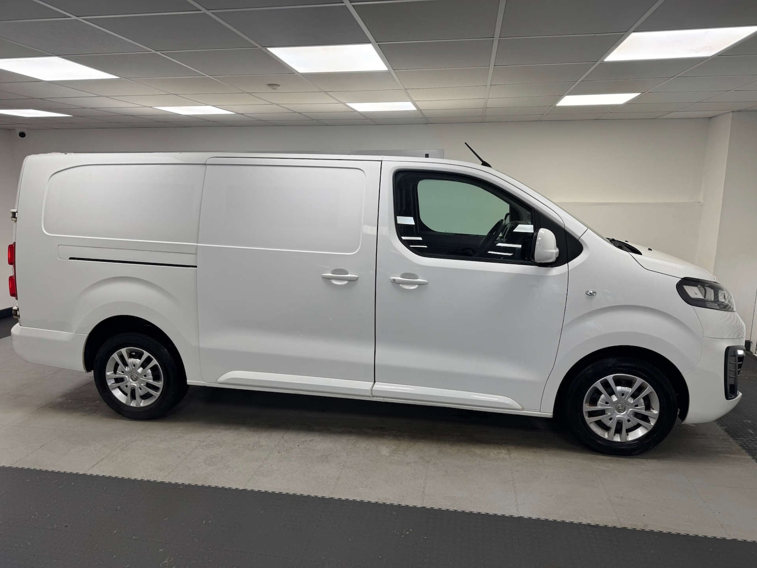Used Vauxhall Vivaro 2021 for sale - 77145112: Photo 28