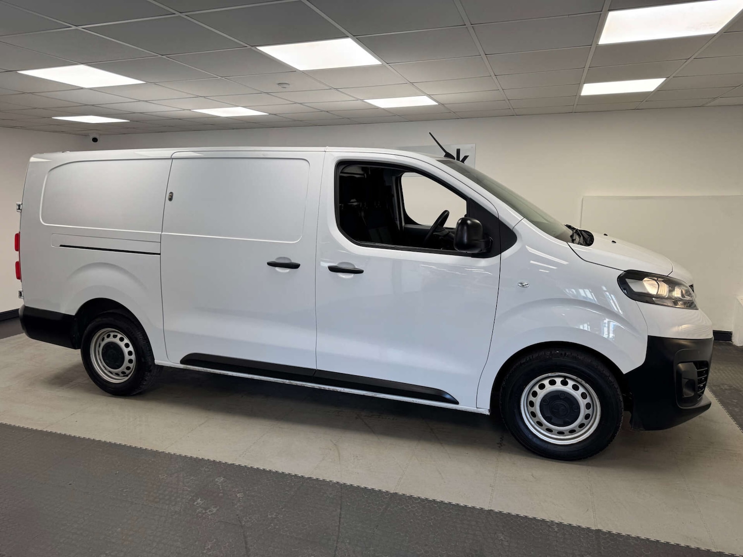 Used Vauxhall Vivaro 2022 for sale - 77931008: Photo 31