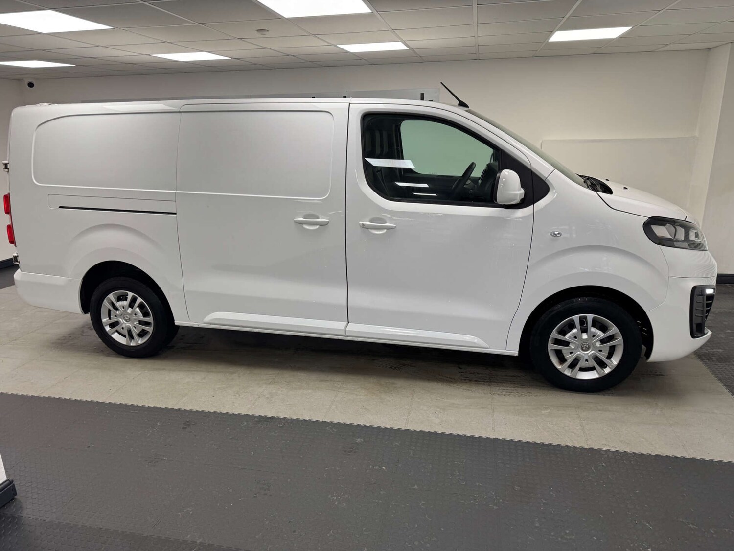 Used Vauxhall Vivaro 2020 for sale - 77368111: Photo 31