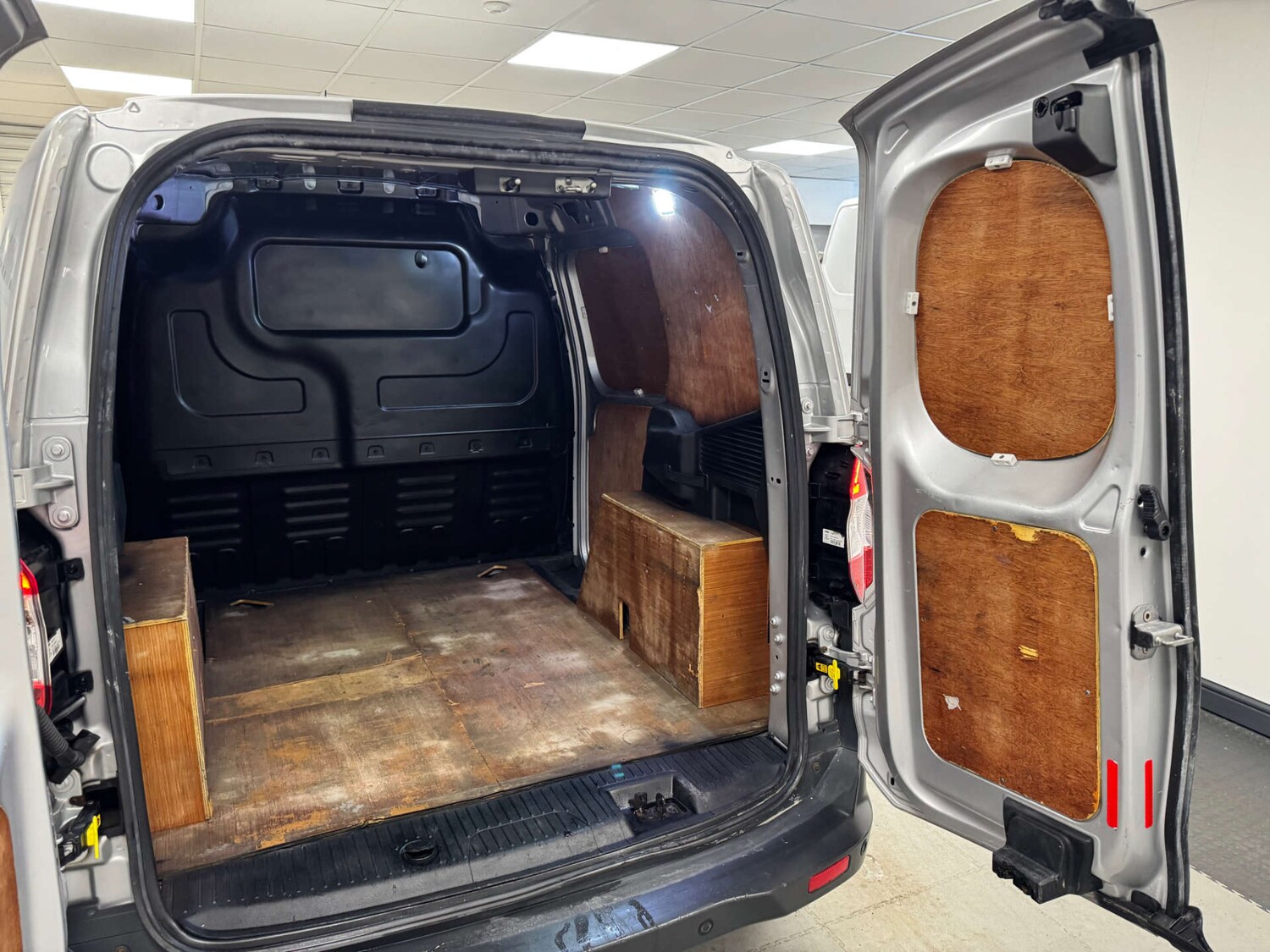 Used Ford Transit Courier 2020 for sale - 77744442: Photo 28