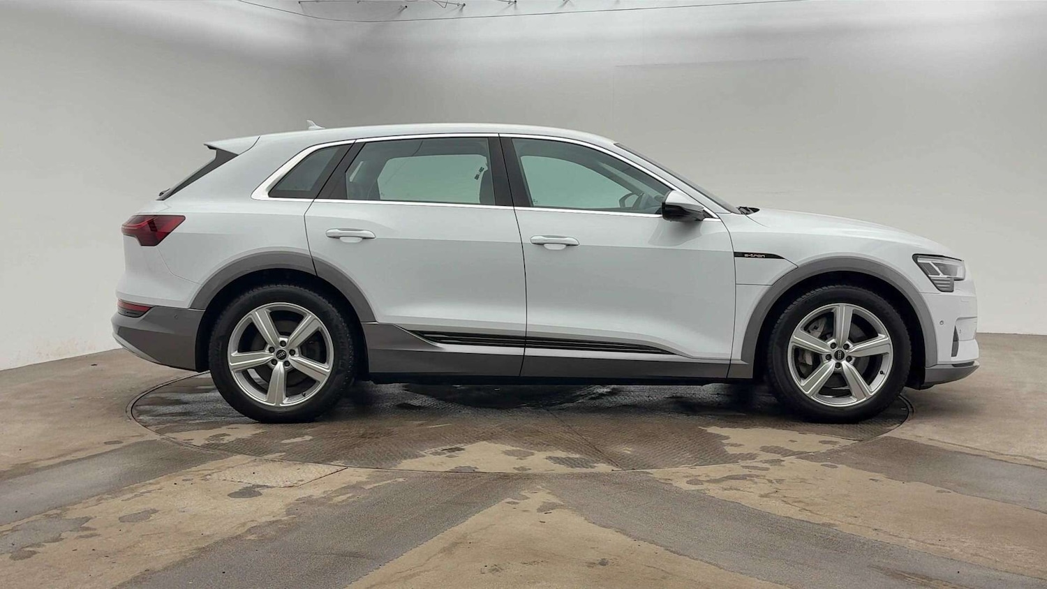 Used Audi e-tron 2021 for sale - 77272482: Photo 4