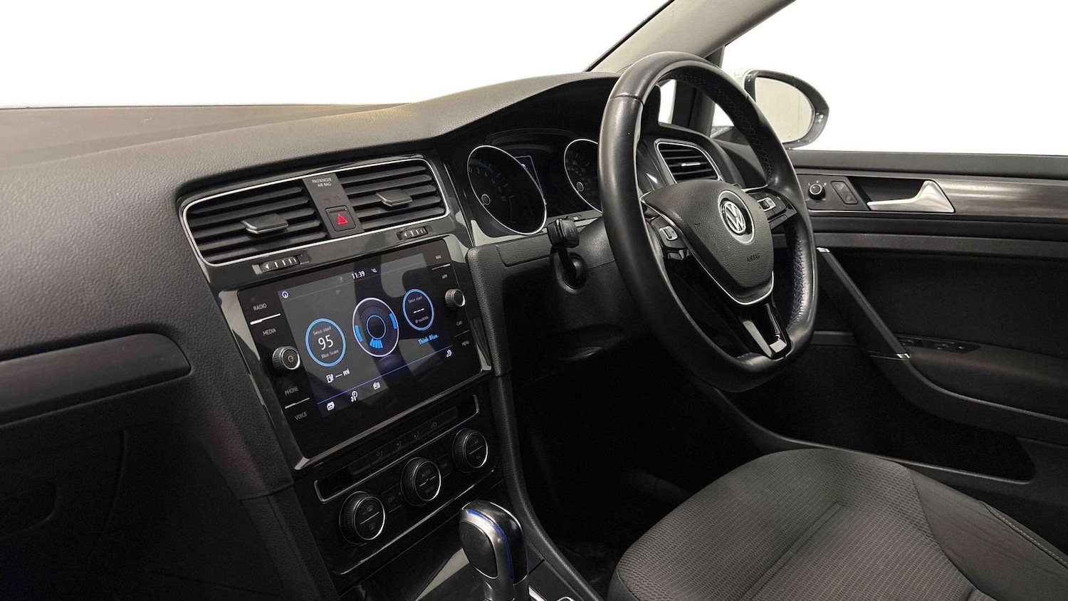 Used Volkswagen Golf 2019 for sale - 77335914: Photo 2