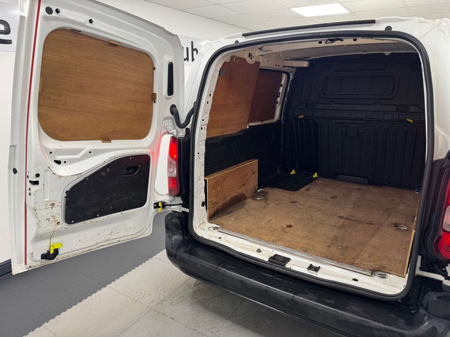 Used Peugeot Partner 2019 for sale - 77368104: Photo 24