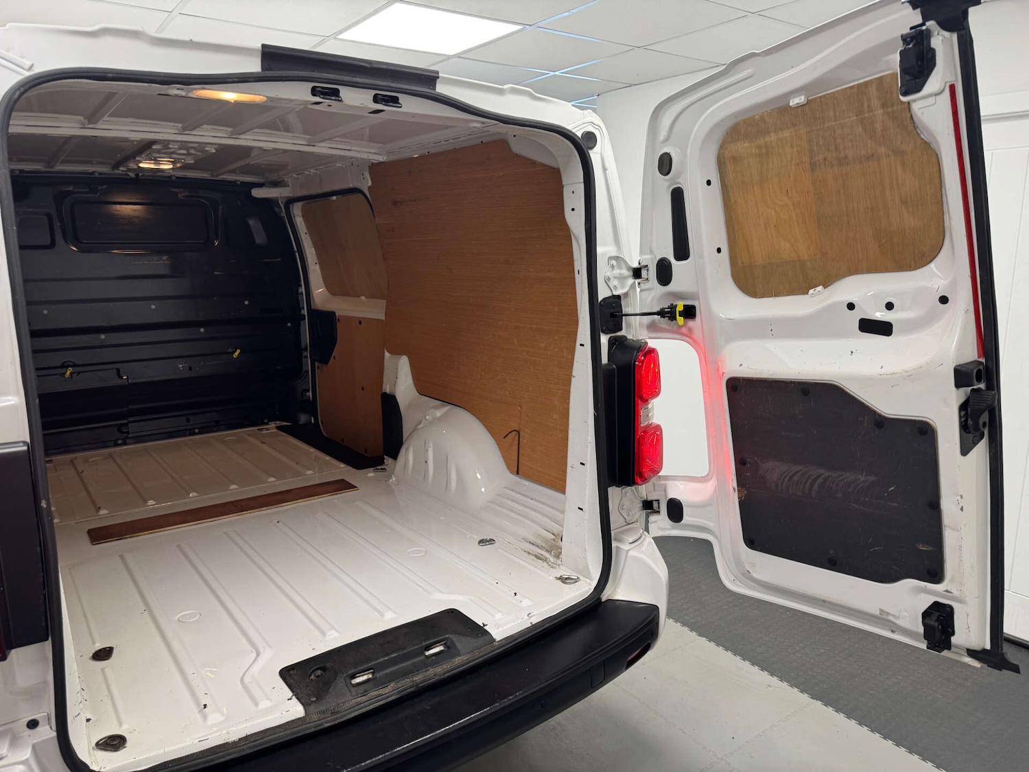 Used Vauxhall Vivaro 2021 for sale - 78111890: Photo 30