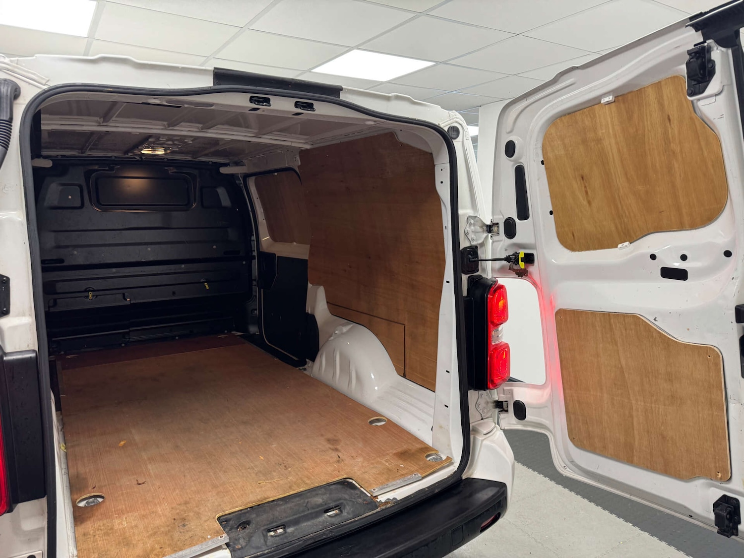 Used Vauxhall Vivaro 2020 for sale - 77368087: Photo 29