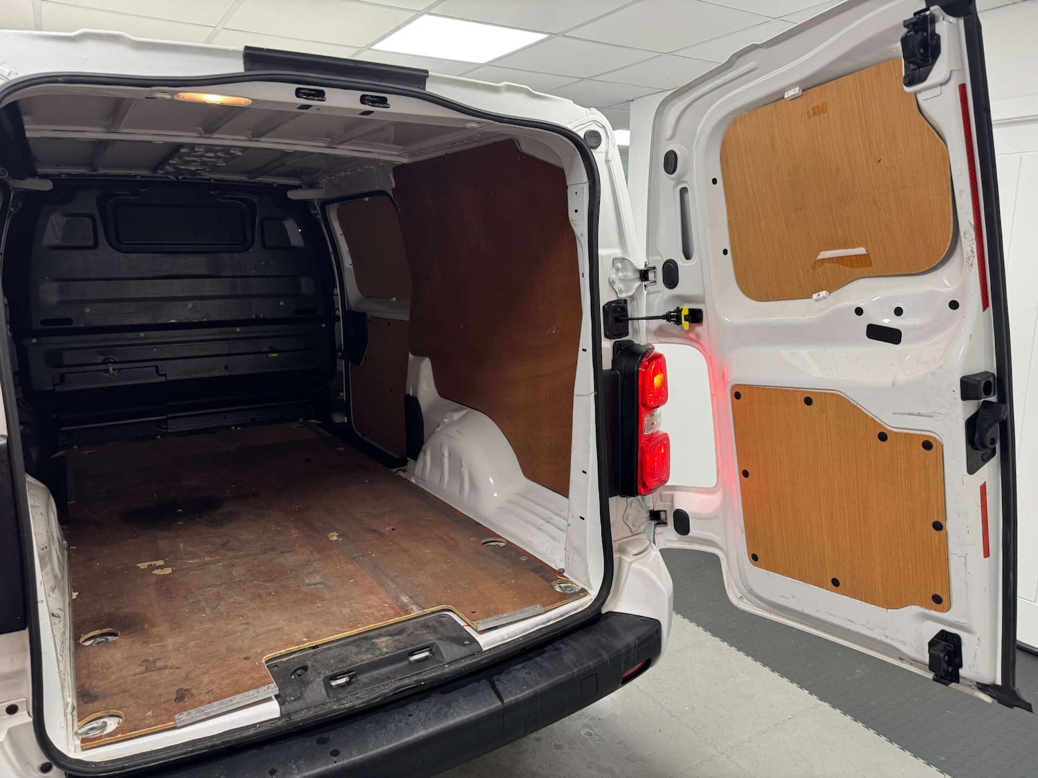 Used Vauxhall Vivaro 2020 for sale - 77605385: Photo 28