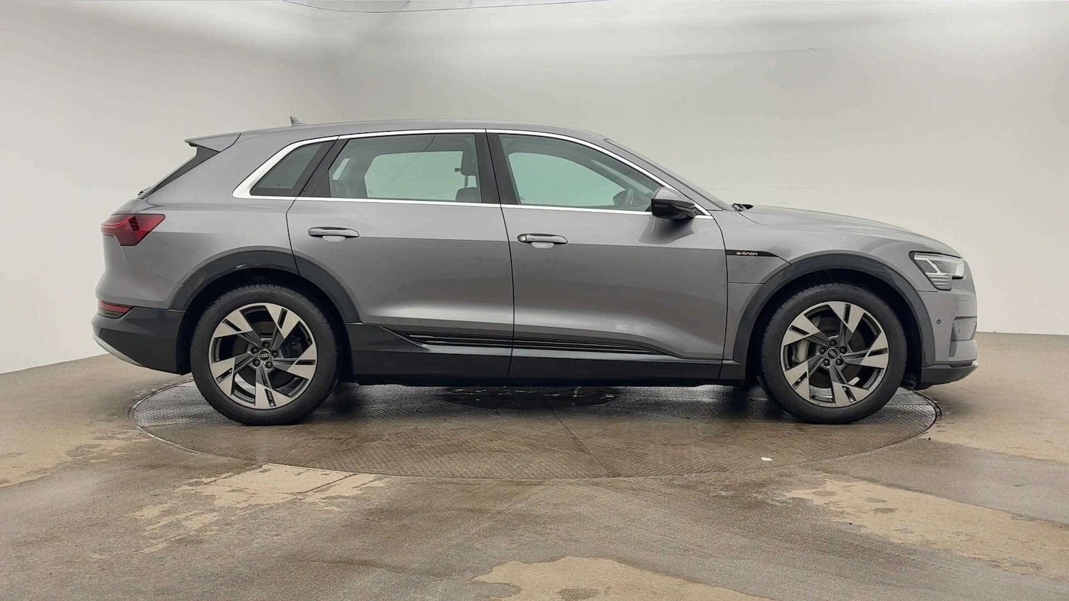 Used Audi e-tron 2021 for sale - 77363345: Photo 4