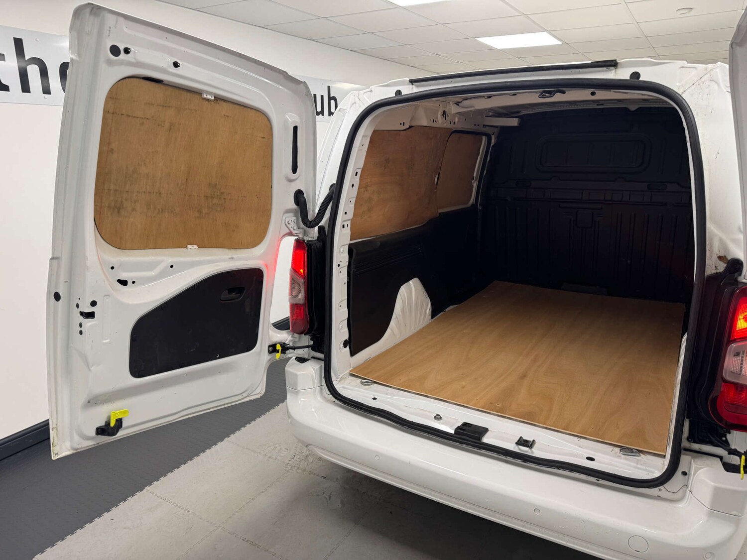 Used Vauxhall Combo 2020 for sale - 77368098: Photo 25