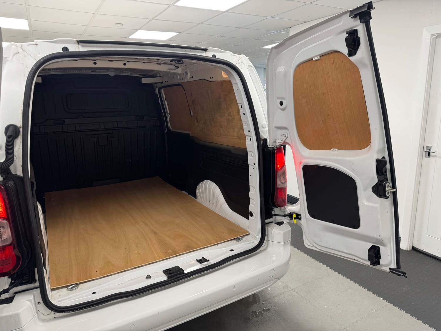 Used Vauxhall Combo 2020 for sale - 77368098: Photo 27