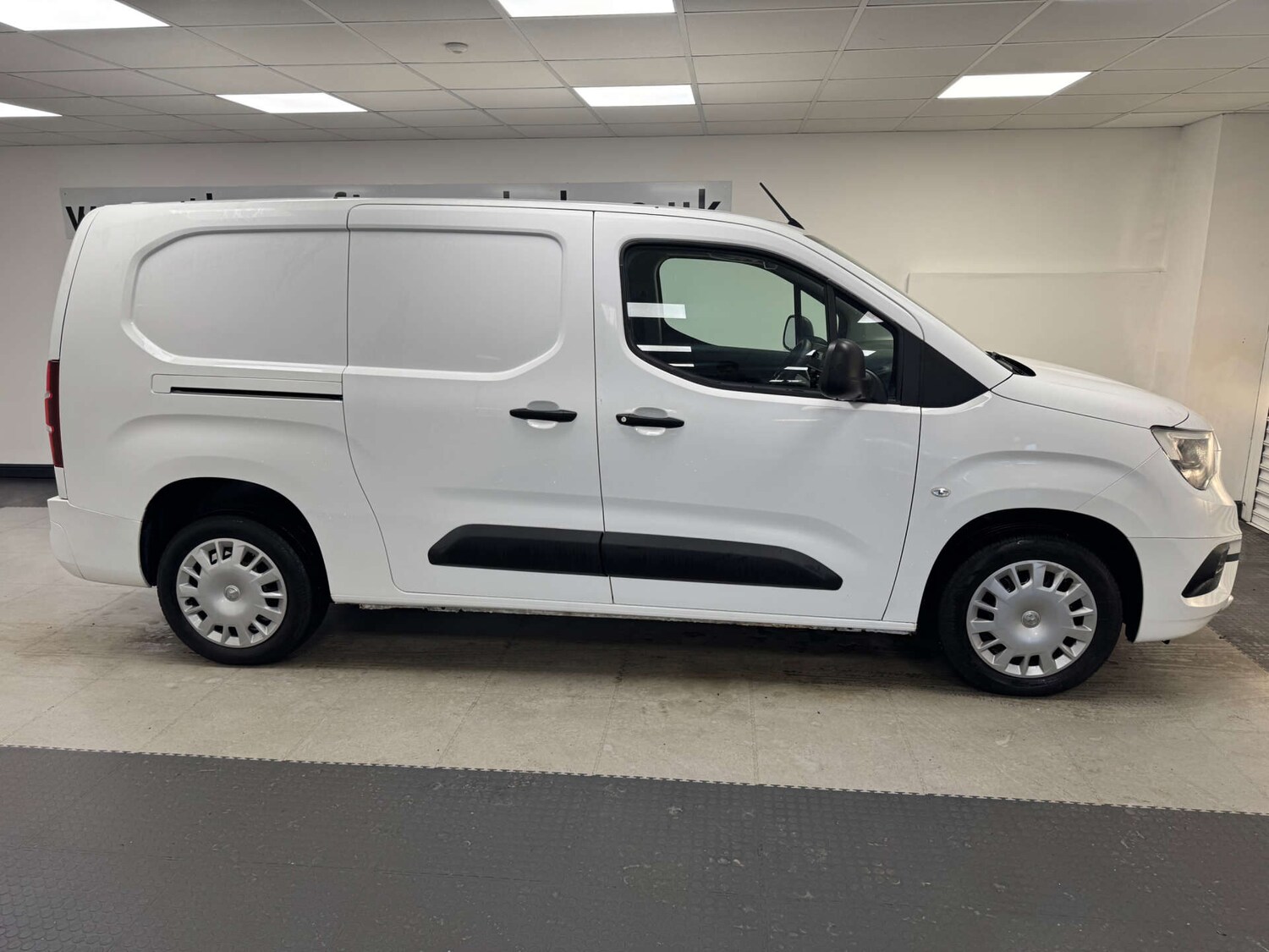 Used Vauxhall Combo 2020 for sale - 77368098: Photo 30