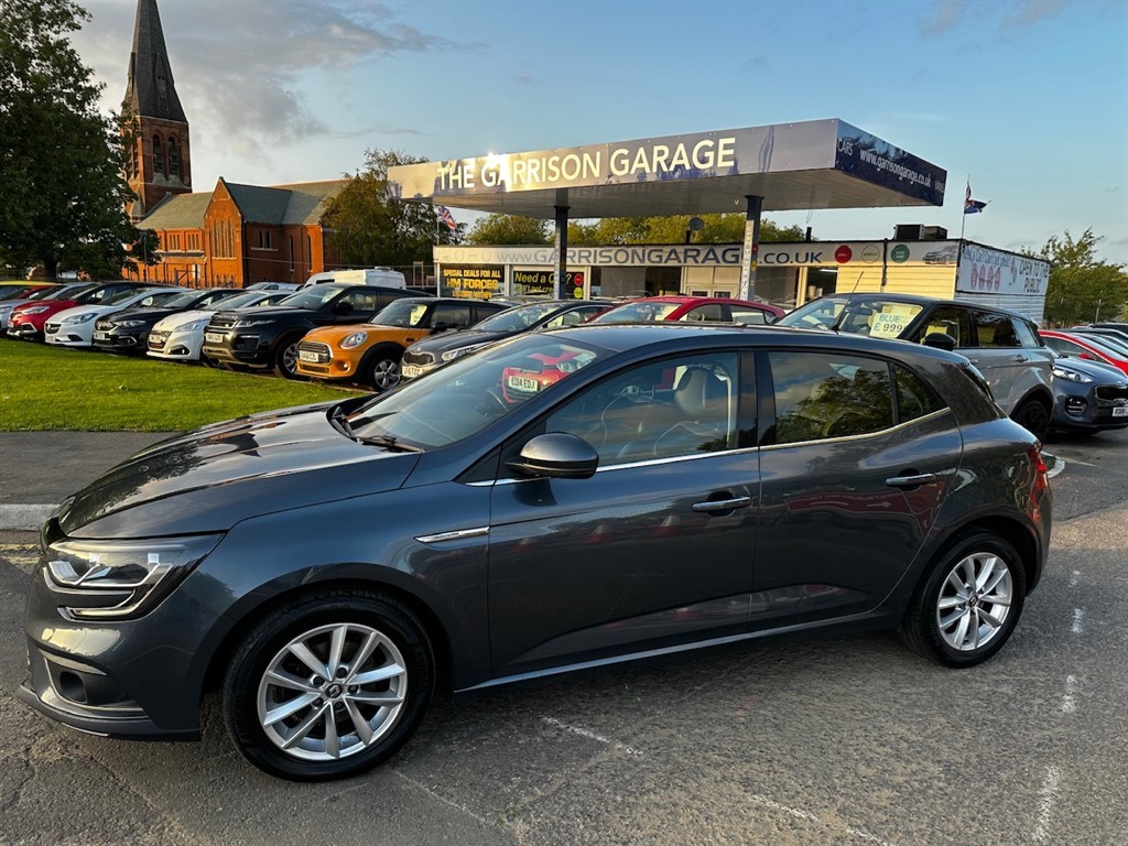Used Renault Megane 2017 for sale - 76332380: Photo 1