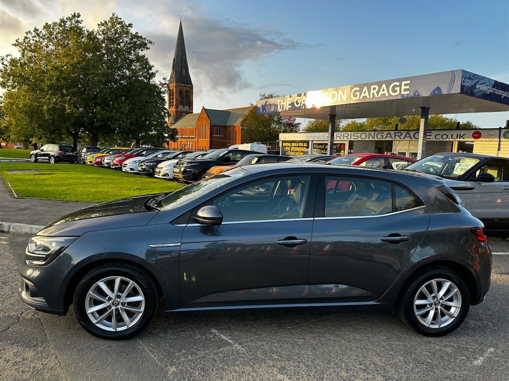 Used Renault Megane 2017 for sale - 76332380: Photo 2
