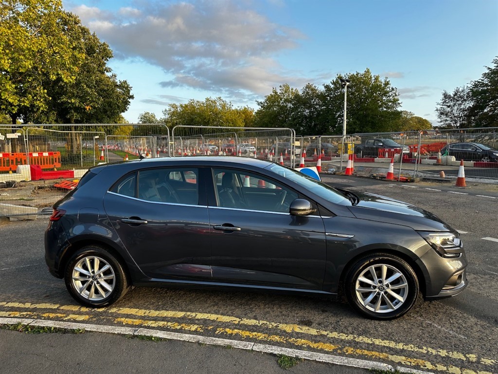 Used Renault Megane 2017 for sale - 76332380: Photo 5