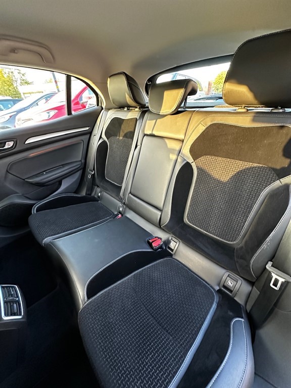 Used Renault Megane 2017 for sale - 76332380: Photo 8