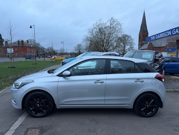 Used Hyundai i20 2017 for sale - 77293776: Photo