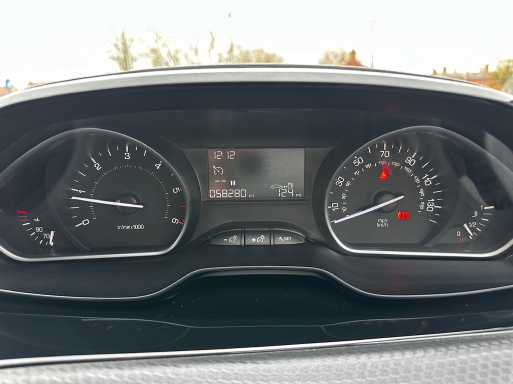 Used Peugeot 208 2018 for sale - 76332335: Photo 12