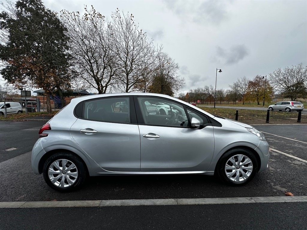 Used Peugeot 208 2018 for sale - 76332335: Photo 5