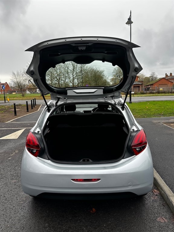 Used Peugeot 208 2018 for sale - 76332335: Photo 7