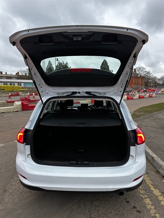 Used Ford Focus 2020 for sale - 76332352: Photo 7