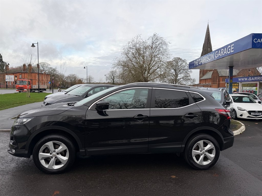 Used Nissan Qashqai 2017 for sale - 76842404: Photo 2