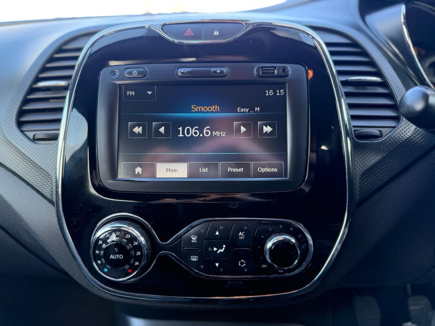 Used Renault Captur 2014 for sale - 77938079: Photo 16