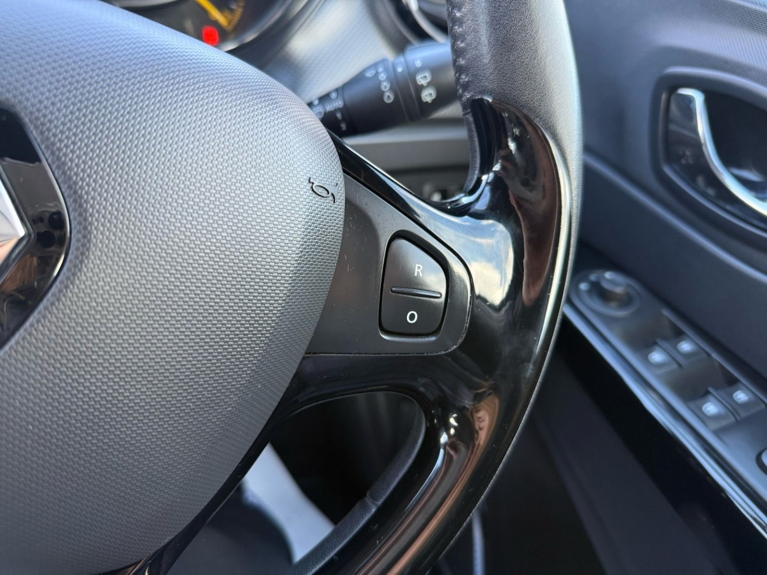 Used Renault Captur 2014 for sale - 77938079: Photo 19