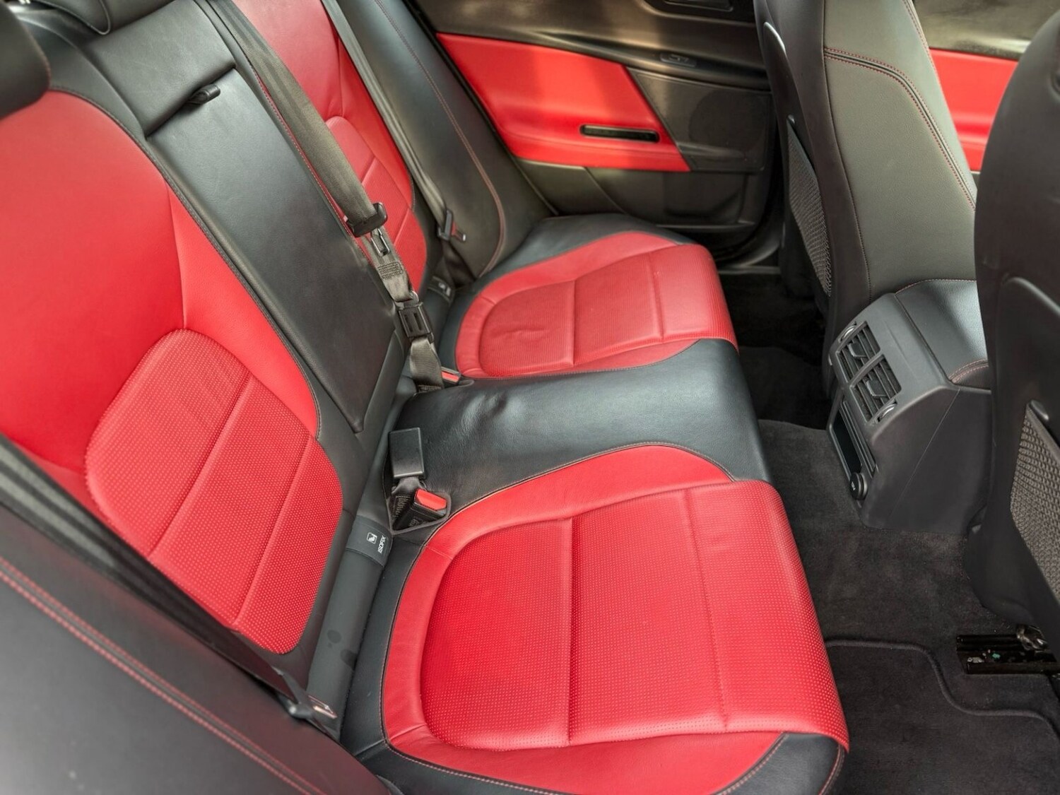 Used Jaguar XE 2016 for sale - 78053280: Photo 10