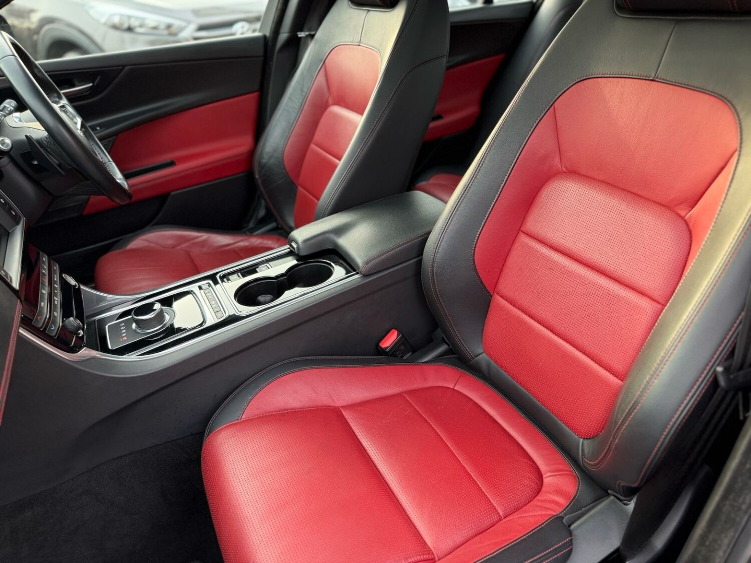 Used Jaguar XE 2016 for sale - 78053280: Photo 9