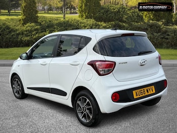 Used Hyundai i10 2018 for sale - 79507779: Photo