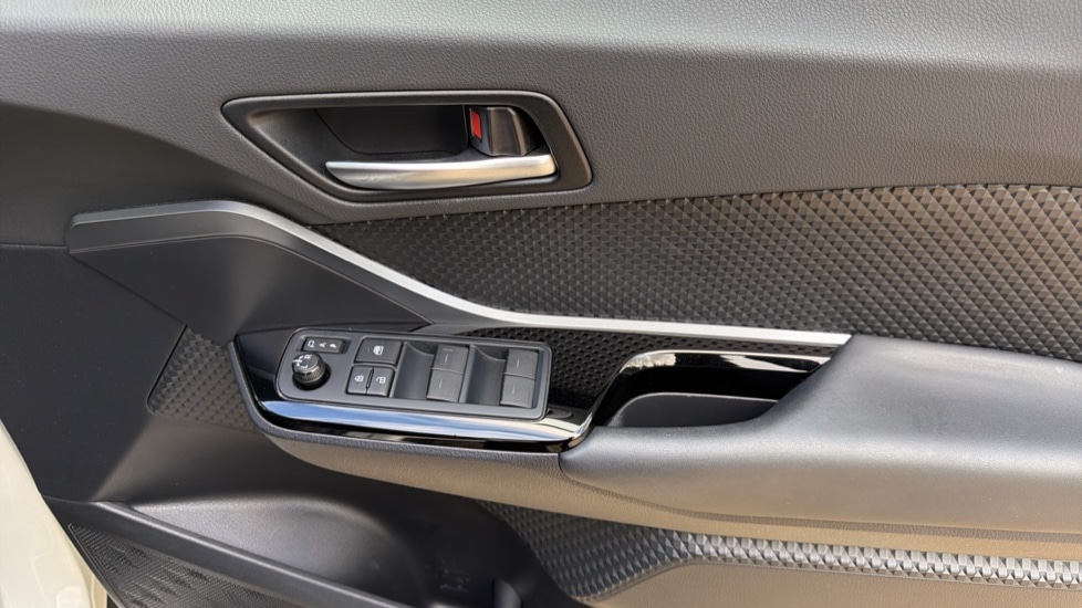 Used Toyota C-HR 2023 for sale - 76338918: Photo 31