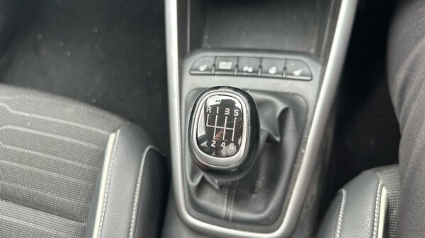 Used Kia Stonic 2021 for sale - 75726040: Photo 28