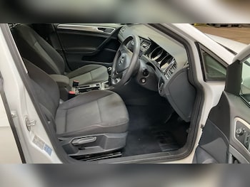 Used Volkswagen Golf 2019 for sale - 77680929: Photo