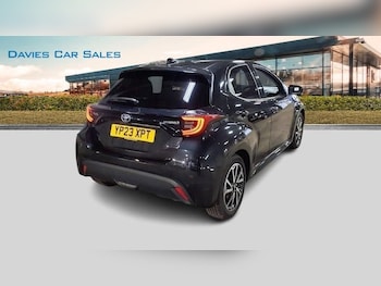 Used Toyota Yaris 2023 for sale - 77936657: Photo