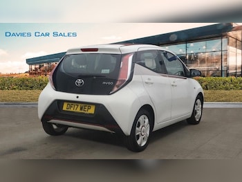 Used Toyota AYGO 2017 for sale - 76632202: Photo