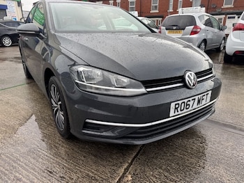 Used Volkswagen Golf 2017 for sale - 77621439: Photo