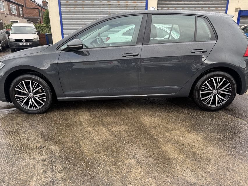 Used Volkswagen Golf 2017 for sale - 77621439: Photo 4