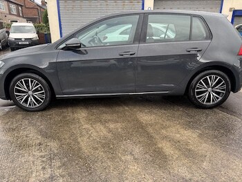 Used Volkswagen Golf 2017 for sale - 77621439: Photo