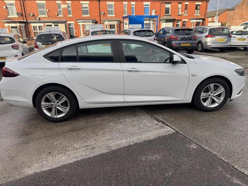 Used Vauxhall Insignia 2020 for sale - 77342043: Photo 10