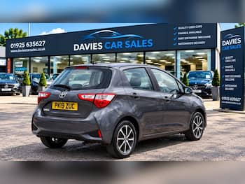Used Toyota Yaris 2019 for sale - 79856894: Photo