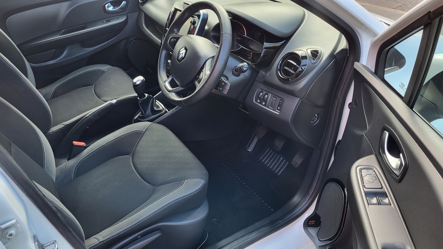 Used Renault Clio 2018 for sale - 75982748: Photo 10