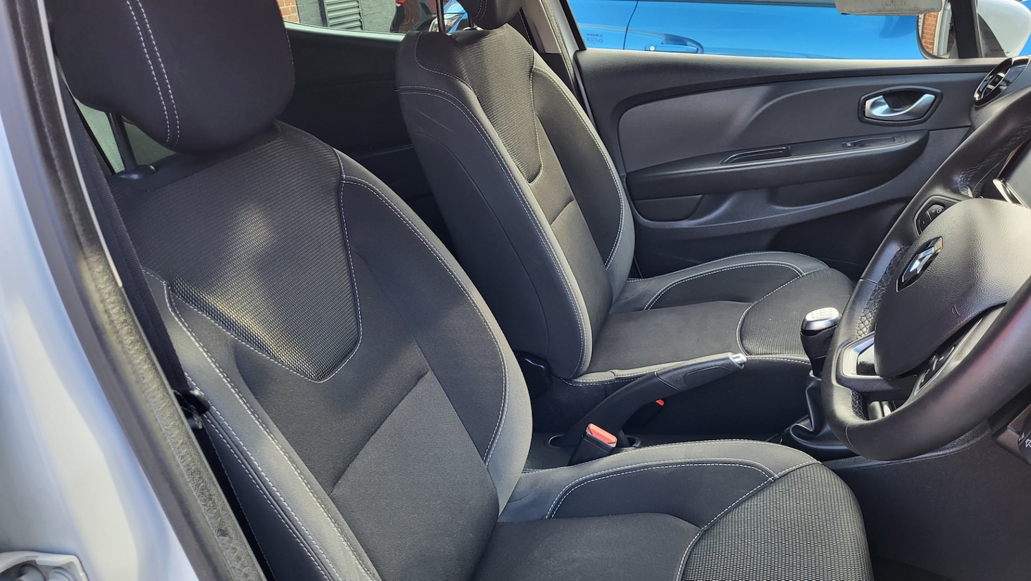 Used Renault Clio 2018 for sale - 75982748: Photo 11