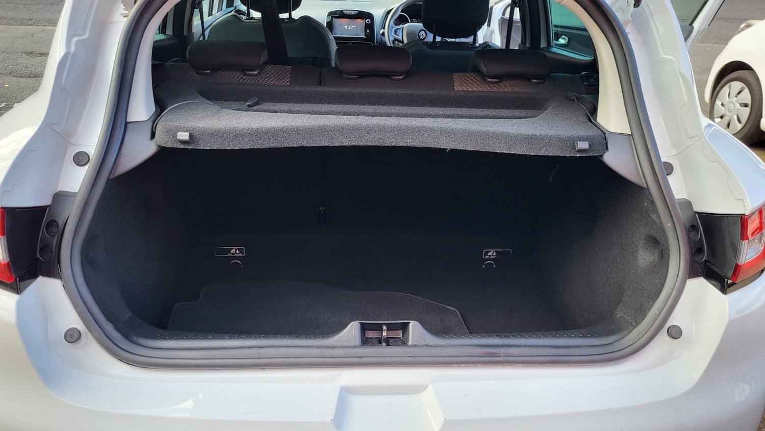 Used Renault Clio 2018 for sale - 75982748: Photo 15